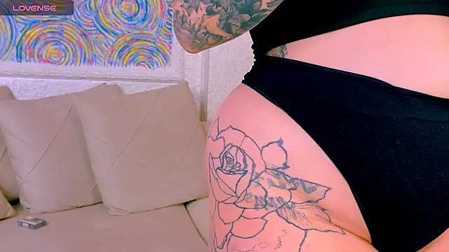 marrenaa online show from September 9, 2025, 4:12 am