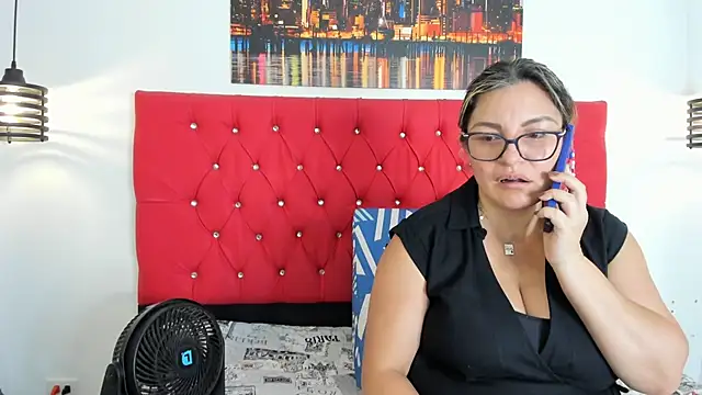 carolinacrus01 online show from September 14, 2025, 3:55 pm