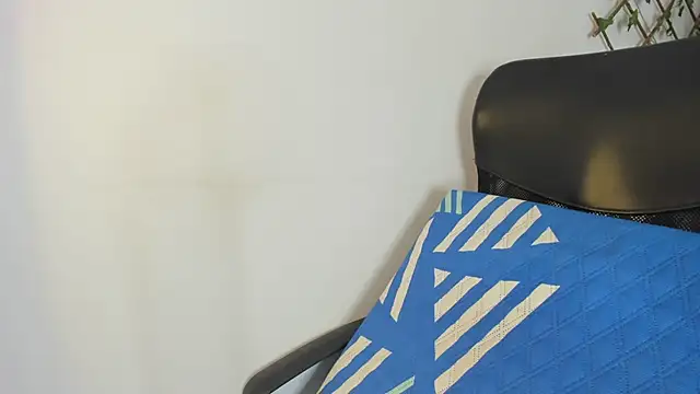 carolinacrus01 online show from September 22, 2025, 4:53 pm