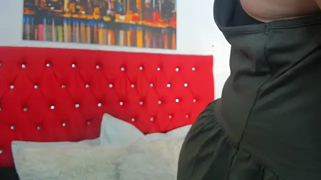 carolinacrus01 online show from February 8, 2026, 4:10 pm