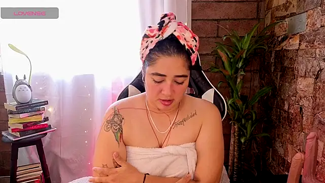 Snapshot of _kat_1995 chatting on September 13, 2025, 7:02 pm kat 1995 online show from September 13, 2025, 7:02 pm