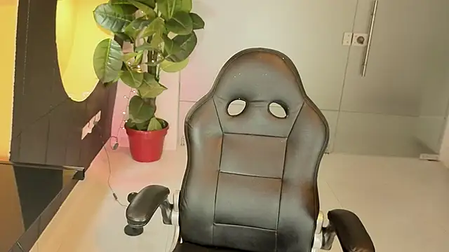 LiLLiAnderson online show from September 21, 2025, 12:07 pm