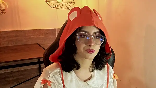 LiLLiAnderson online show from November 25, 2025, 11:32 am