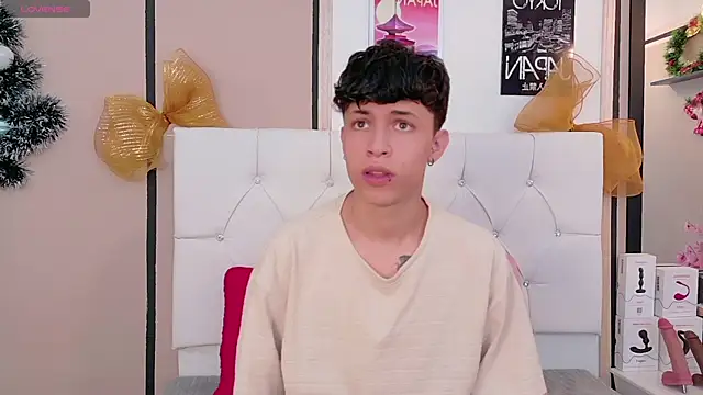 Axel  Evans online show from December 20, 2025, 12:12 pm