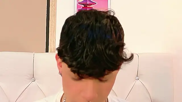 Axel  Evans online show from March 20, 2026, 12:10 pm