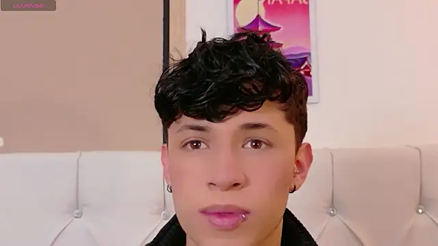 Axel  Evans online show from April 17, 2026, 11:57 am