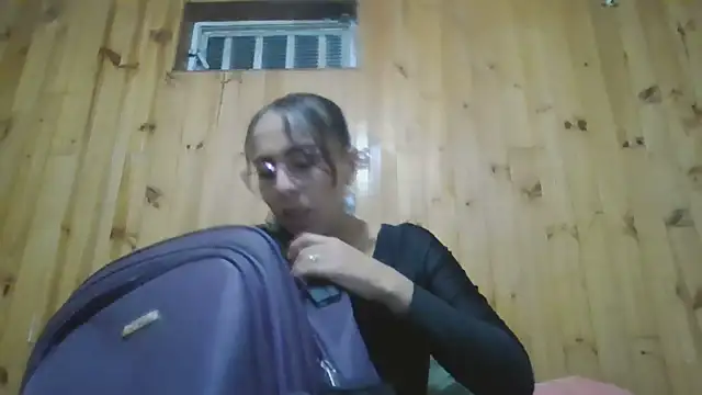 Roselingalvis13 online show from October 28, 2025, 2:48 am