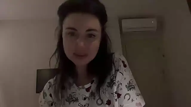 Snapshot of Gilin1 chatting on February 8, 2026, 8:12 pm Gilin1 online show from February 8, 2026, 8:12 pm