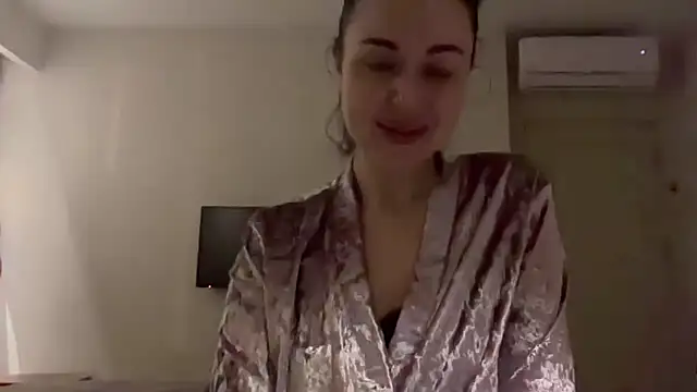 Snapshot of Gilin1 chatting on February 13, 2026, 9:11 pm Gilin1 online show from February 13, 2026, 9:11 pm