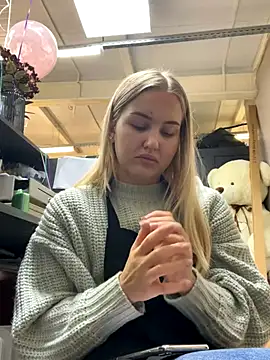 CandyVice online show from October 17, 2025, 4:20 pm