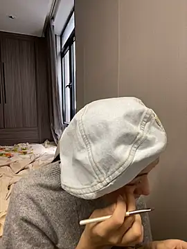 haiyan125216 online show from September 16, 2025, 8:04 am