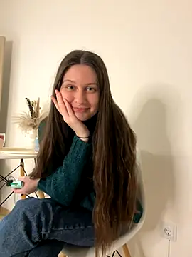 milanabaileys  online show from November 30, 2025, 5:39 pm