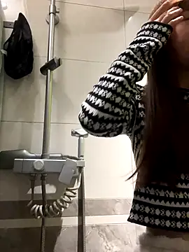 Snapshot of D-033 chatting on November 21, 2025, 10:14 am D-033 online show from November 21, 2025, 10:14 am