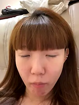 Snapshot of D-033 chatting on December 1, 2025, 7:24 am D-033 online show from December 1, 2025, 7:24 am