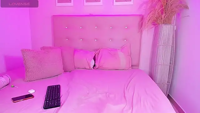 ANNIE DOLCE  online show from February 15, 2026, 1:57 am