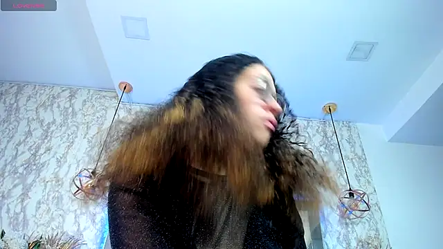 Hanna Cornee  online show from September 12, 2025, 1:44 pm