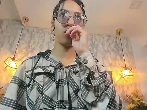 Hanna Cornee  online show from September 27, 2025, 1:38 pm