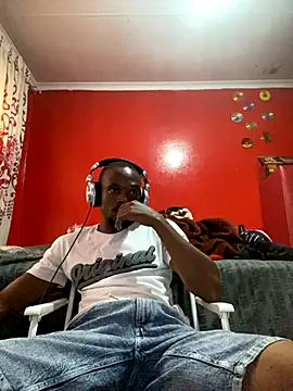 Snapshot of BaggyDirt chatting on October 27, 2025, 3:49 pm BaggyDirt online show from October 27, 2025, 3:49 pm