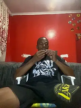 Snapshot of BaggyDirt chatting on December 15, 2025, 6:56 pm BaggyDirt online show from December 15, 2025, 6:56 pm