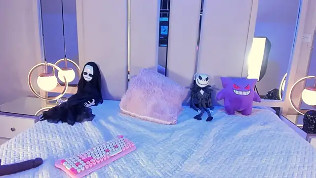 VesperVelvet online show from October 9, 2025, 8:51 pm