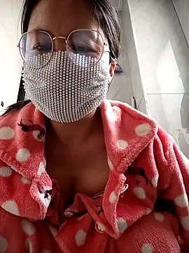 chengcheng12 online show from December 23, 2025, 1:47 am