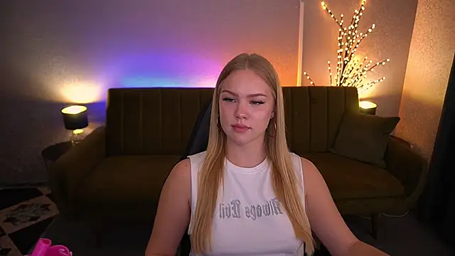 CelesteNoir online show from September 10, 2025, 1:55 pm