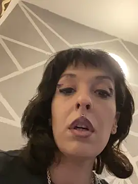 Piggiteablacktea online show from June 7, 2026, 6:33 pm