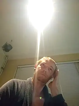 piercingpik online show from October 6, 2025, 7:11 pm