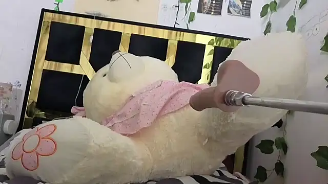 lucywhite13 online show from January 14, 2026, 10:58 pm