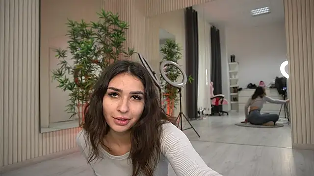 EmmaBlanco online show from October 17, 2025, 7:05 pm