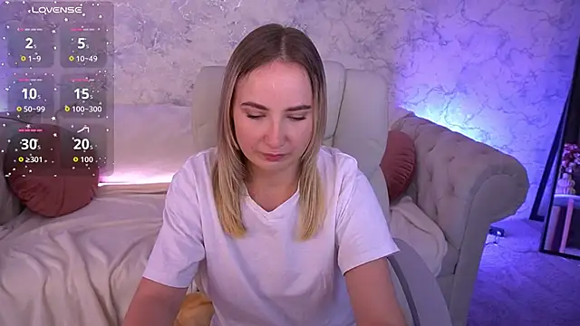 SofieBloom online show from September 13, 2025, 11:04 pm