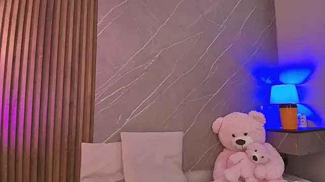 biancaa 18 online show from June 2, 2026, 7:27 pm