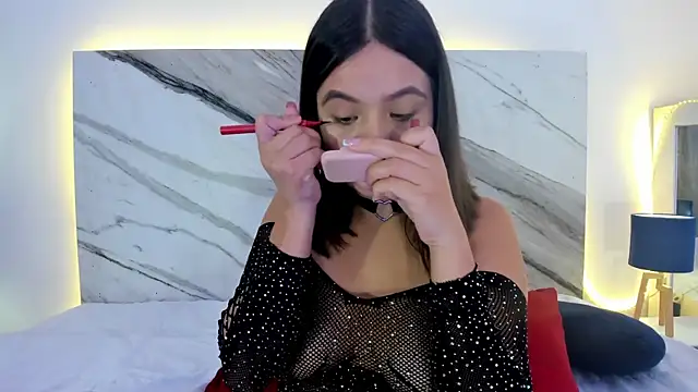 thamiina  online show from November 26, 2025, 7:04 pm