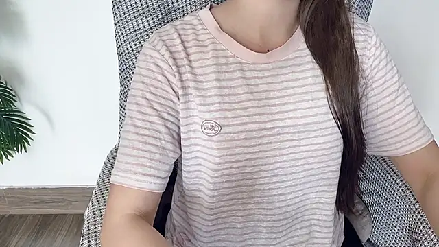 LiLi Sweetie online show from October 27, 2025, 4:49 am