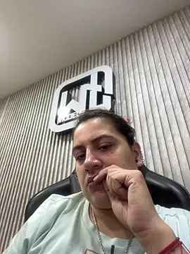 Snapshot of megvibes chatting on November 10, 2025, 1:32 pm megvibes online show from November 10, 2025, 1:32 pm