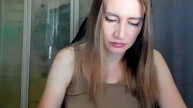 Snapshot of JessFoxxx chatting on June 3, 2026, 2:25 am JessFoxxx online show from June 3, 2026, 2:25 am