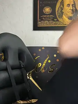 candy  fox  online show from October 5, 2025, 12:58 pm