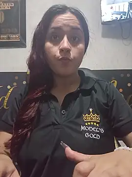 candy  fox  online show from October 28, 2025, 9:17 pm