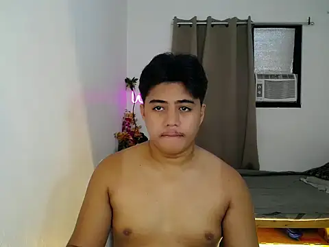 Snapshot of Hugecock2hundle_intown chatting on November 17, 2025, 8:09 am Hugecock2hundle intown online show from November 17, 2025, 8:09 am