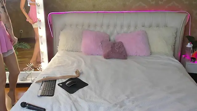 RosieBlossom online show from September 16, 2025, 5:25 pm