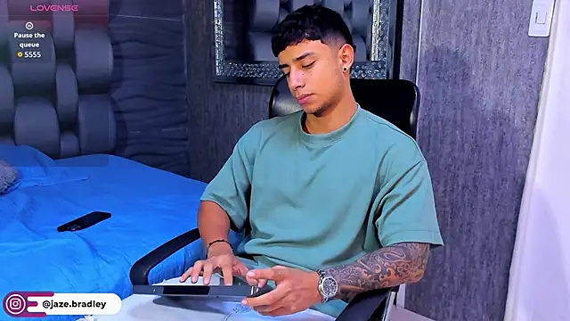 jaze bradley online show from October 3, 2025, 11:29 am