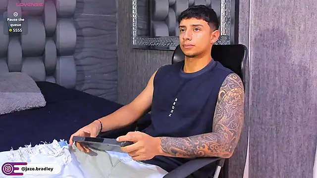 jaze bradley online show from October 8, 2025, 11:19 am