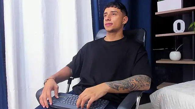 jaze bradley online show from November 28, 2025, 11:35 am