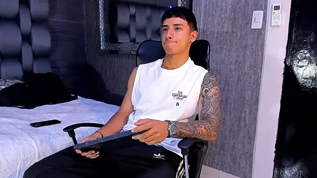 jaze bradley online show from December 21, 2025, 2:02 pm