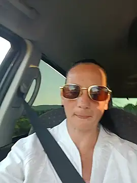 caro252 online show from June 1, 2026, 6:09 pm