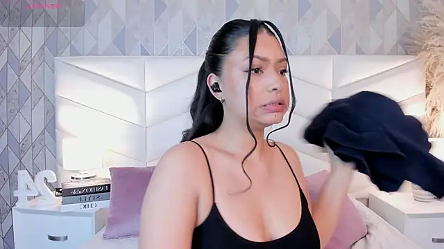 Snapshot of victoria___jonnes chatting on September 26, 2025, 12:31 pm victoria jonnes online show from September 26, 2025, 12:31 pm