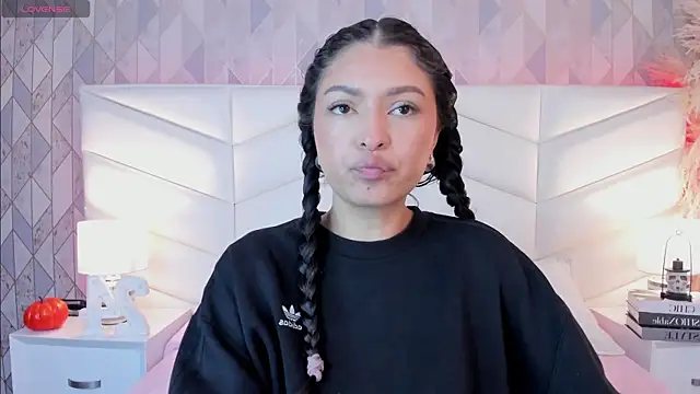 Snapshot of victoria___jonnes chatting on October 5, 2025, 12:25 pm victoria jonnes online show from October 5, 2025, 12:25 pm