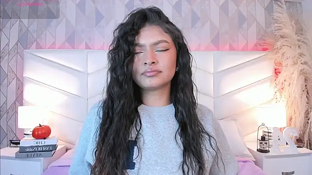 Snapshot of victoria___jonnes chatting on October 6, 2025, 12:24 pm victoria jonnes online show from October 6, 2025, 12:24 pm