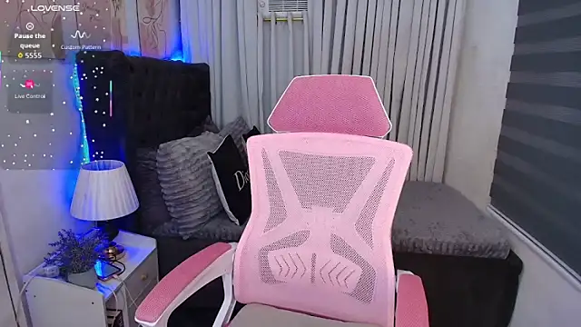 naughtyjayde online show from November 6, 2025, 6:42 pm