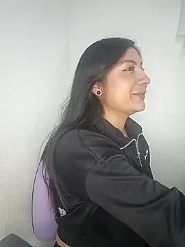 lunna 07 online show from December 20, 2025, 1:40 pm